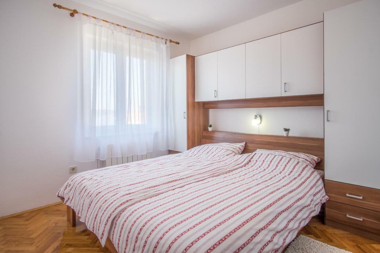 Apartman Cubranic Apartamento Vrbnik Exterior foto